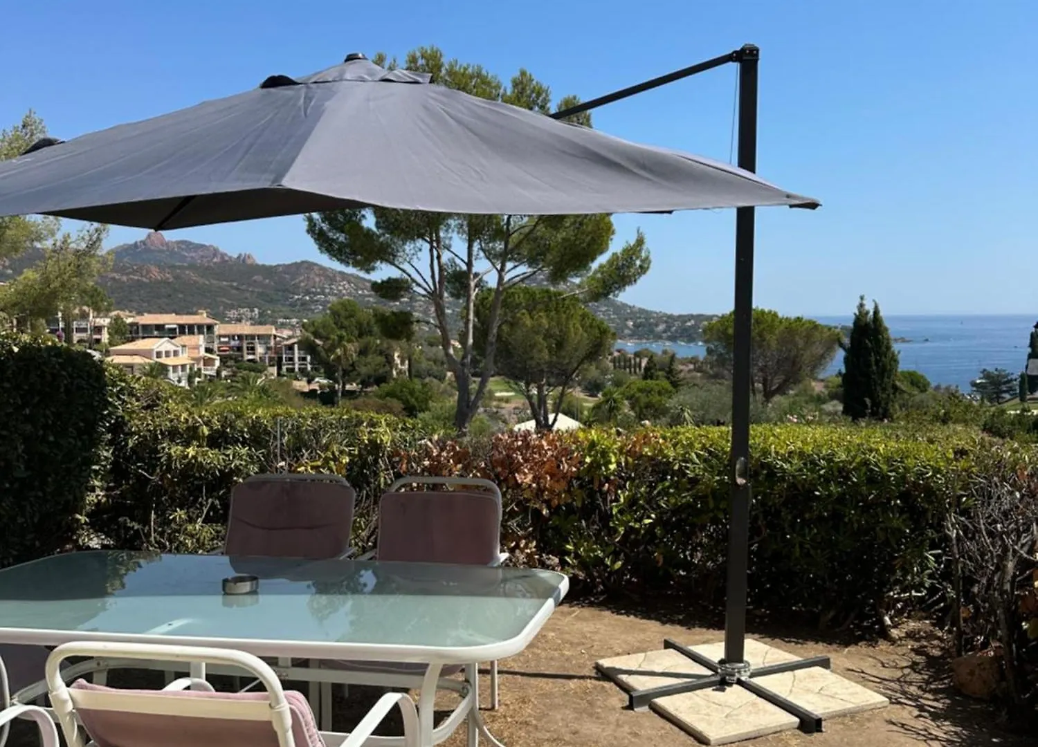 Cap Esterel Vue Mer Et Climatise Saint-Raphael  0*, Saint-Raphael (Var)