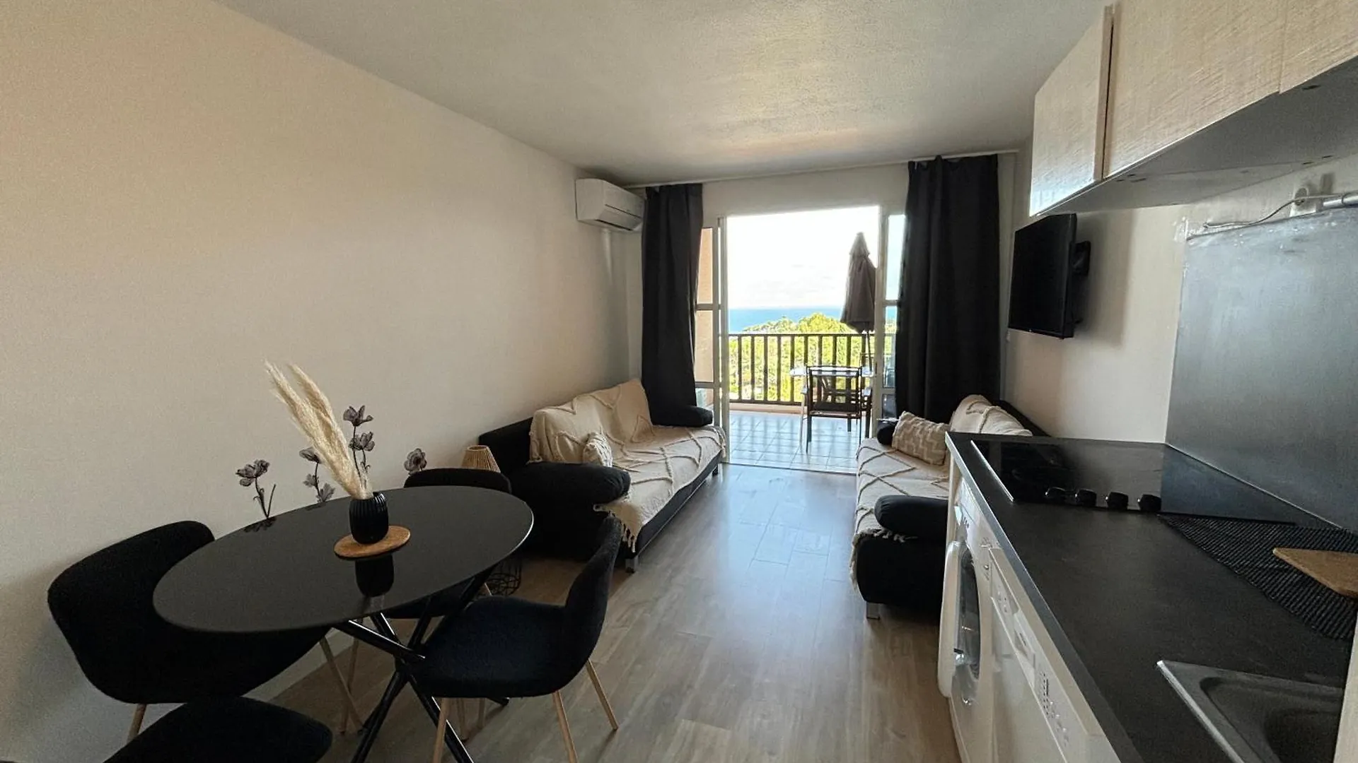Apartment Cap Esterel Vue Mer Et Climatise Saint-Raphael  France